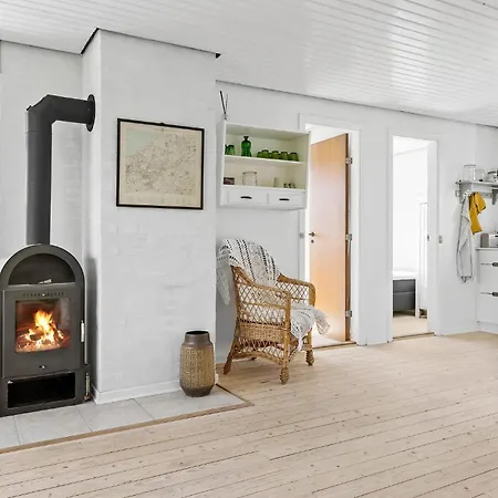 Lækkert Hjem I Brenderup Fyn Med Køkken *